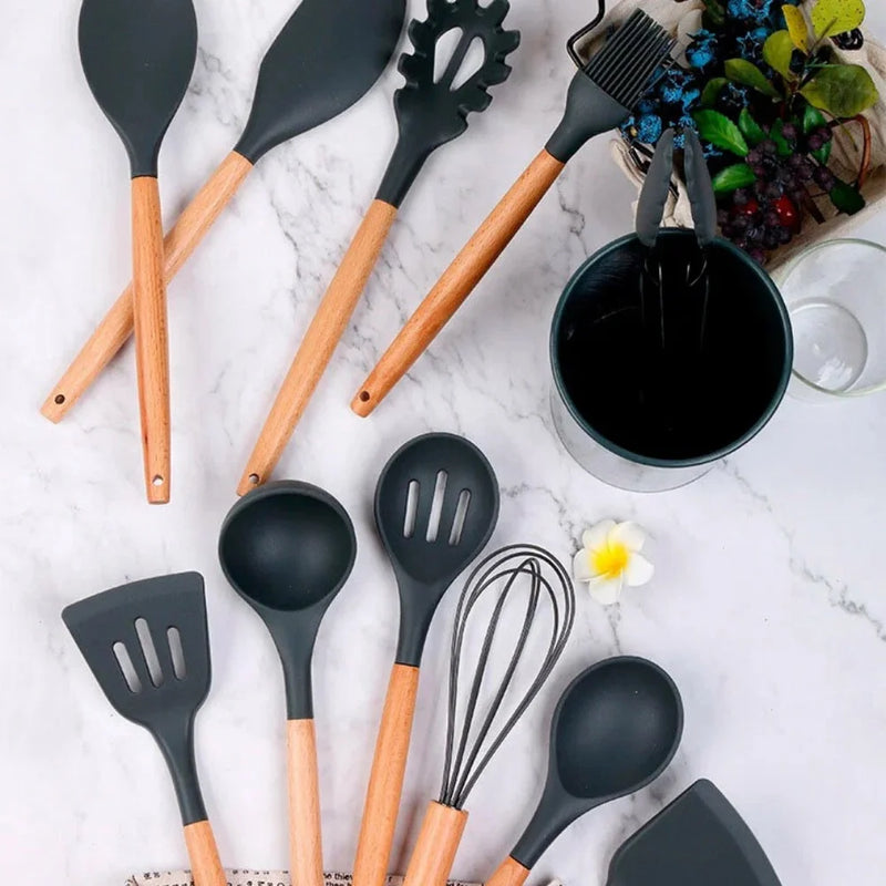 Kit de Utensílios para Cozinhar  12 itens - Preto e Amadeirado Elegante-Resistente.